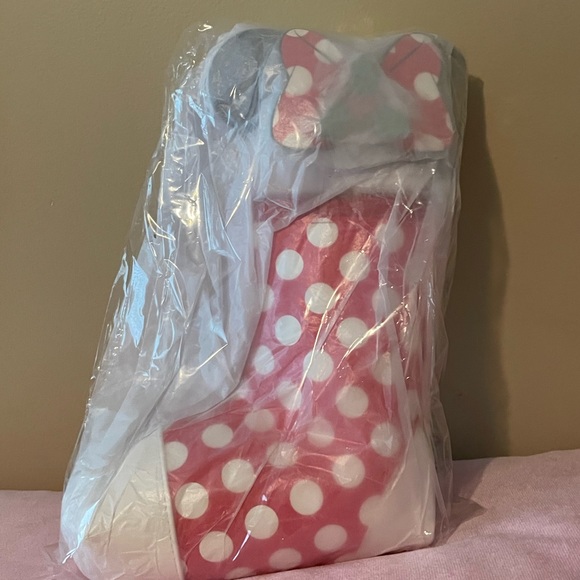 Today only!! Loungefly Minnie Mouse Stocking Crossbody Bag new with tags - Picture 2 of 6